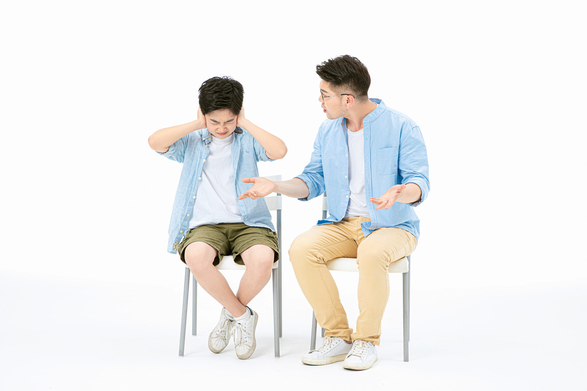 青春期男孩任性在家砸东西怎么办