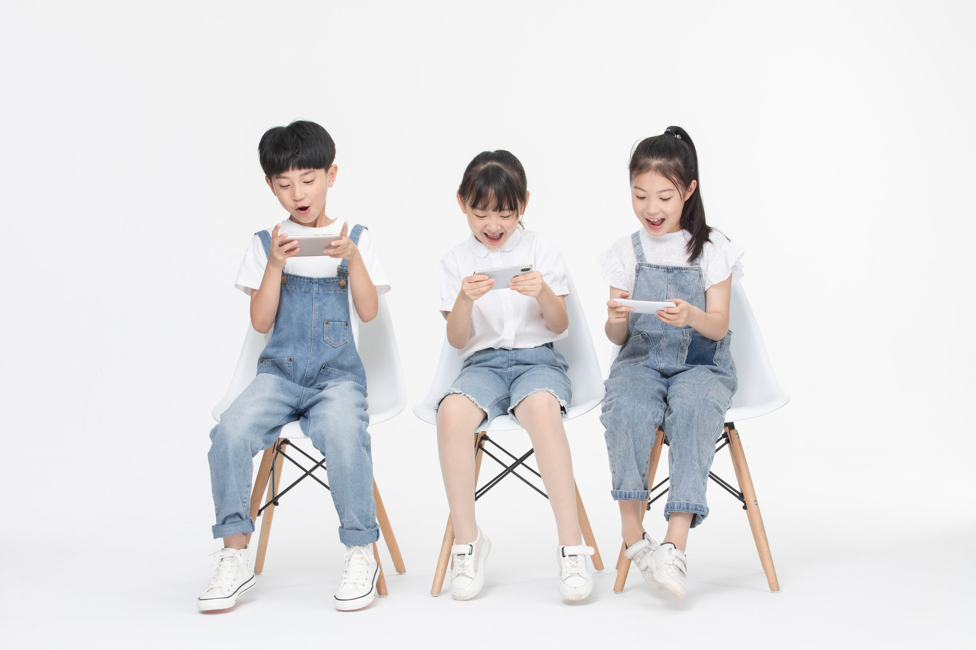 孩子沉迷手机，家长该怎么办