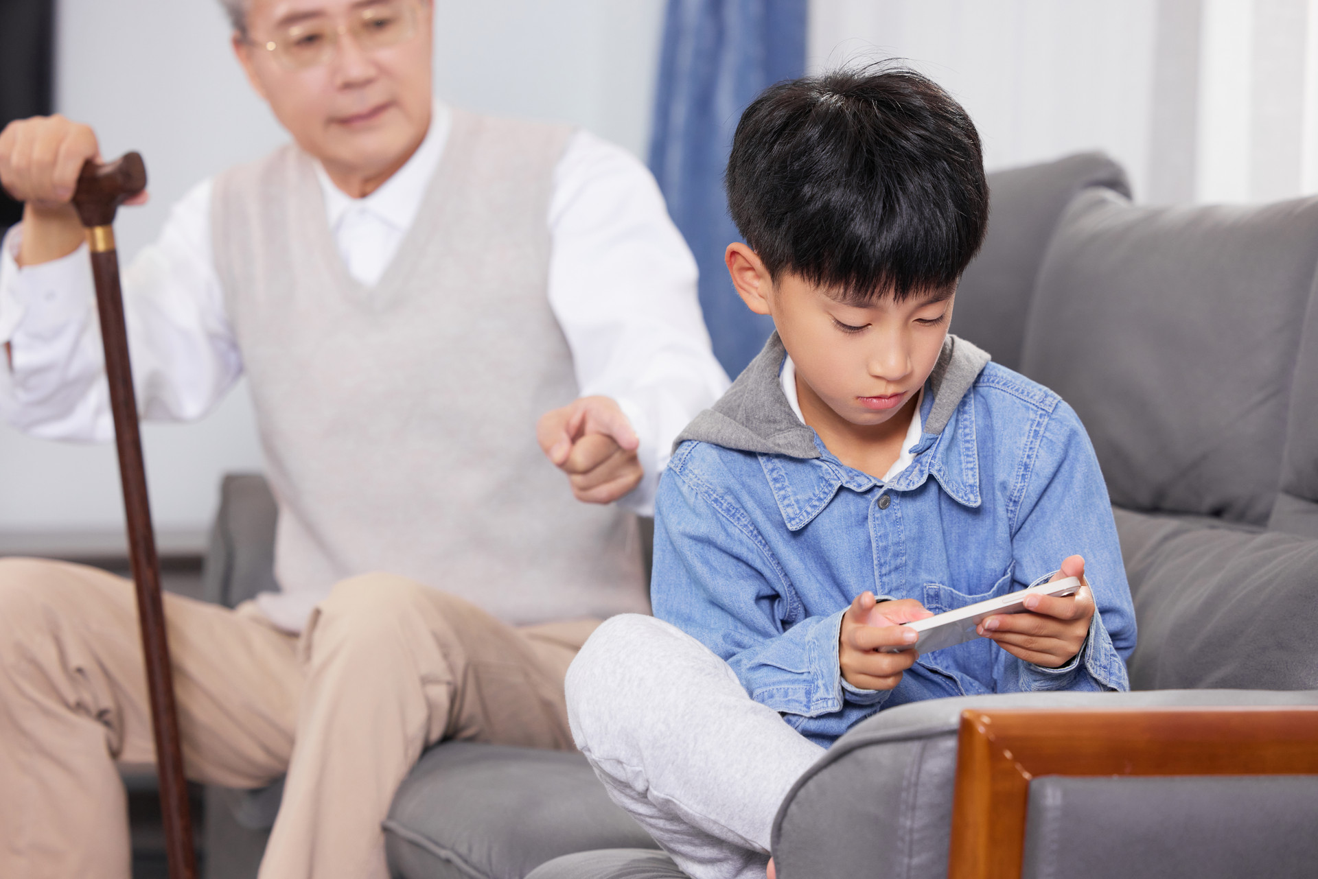 怎么和孩子约定玩手机的时间？