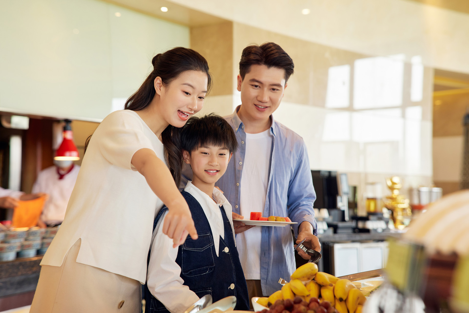 幸福的家庭就是情绪稳定的父亲和高兴的妈